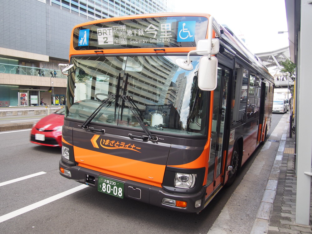 大阪市内を走るいまざとライナー