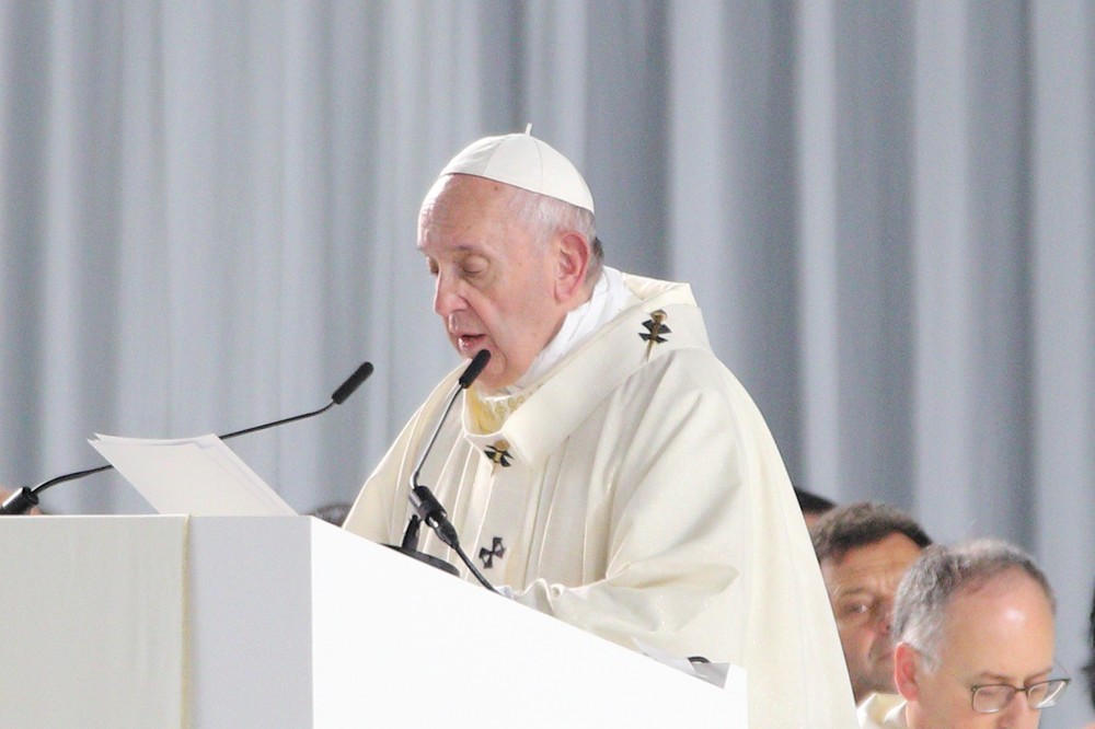 日本の若者は「過剰競争で傷ついている」　ローマ教皇が5万人ミサで訴える