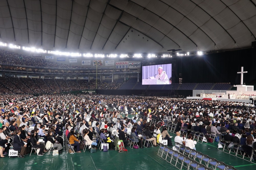 ミサには約5万人（主催者発表）が参列した
