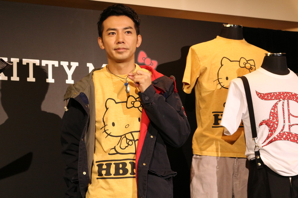 今やNYの「パワースポット」に？　山田優、小栗旬、星野源、渡辺直美...「ピース綾部詣で」次々