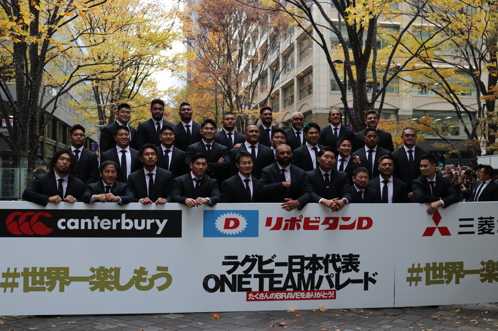 東京・丸の内でパレードを行った「桜の戦士」ラグビー日本代表の選手たち