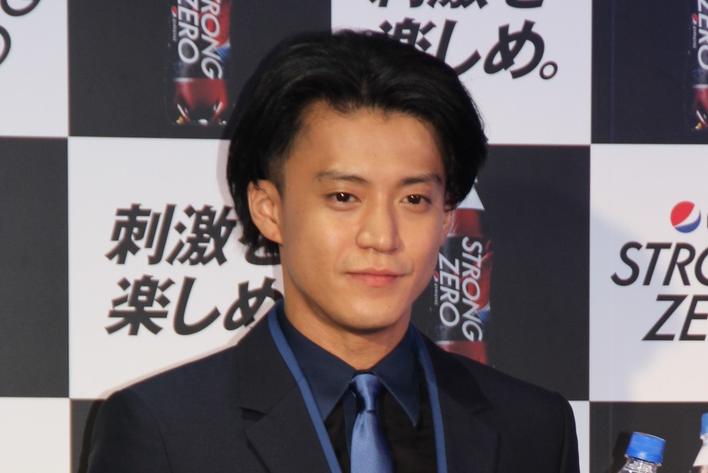 おばたのお兄さんと小栗旬がそっくり！？　誕生日2ショットに「兄弟やん」