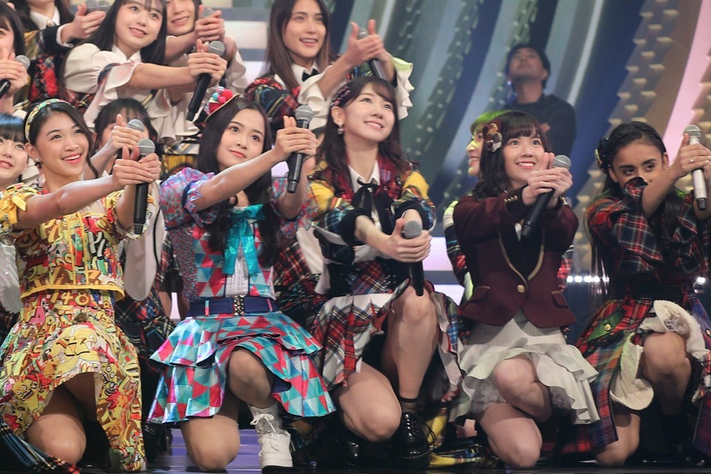 ステージでポーズを決める柏木さん