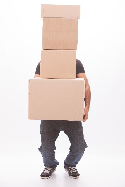 アマゾン「荷物放り投げ」で波紋　広報「ドライバーに対し、適切な措置を講じている」