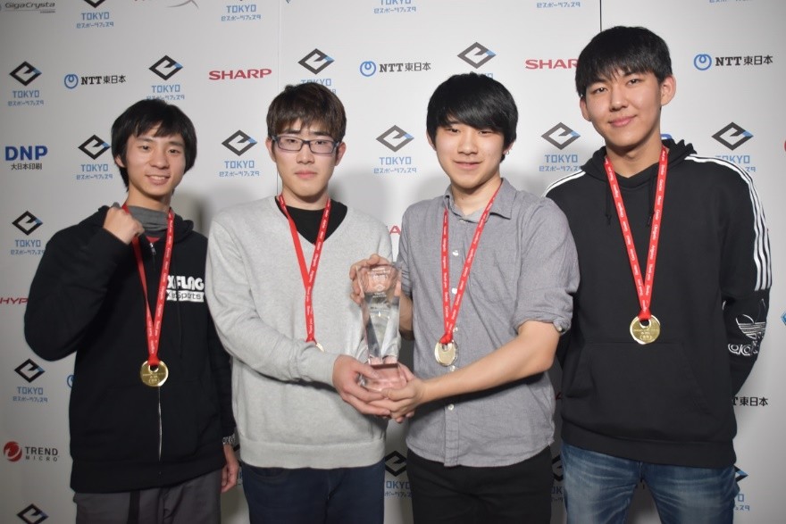 東京eスポーツフェスタ、盛り上がり見せた会場　小池都知事が「モンスト」体験も