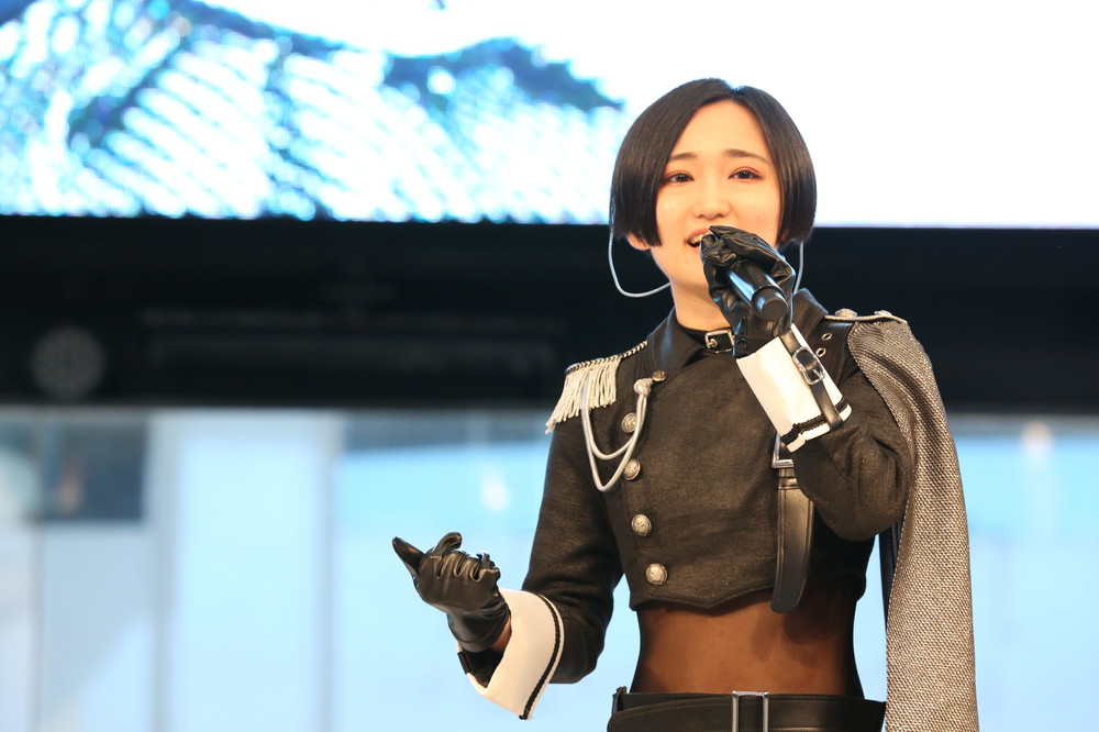 悠木碧が新曲披露と「おたたき会」　ハリセンを手に...