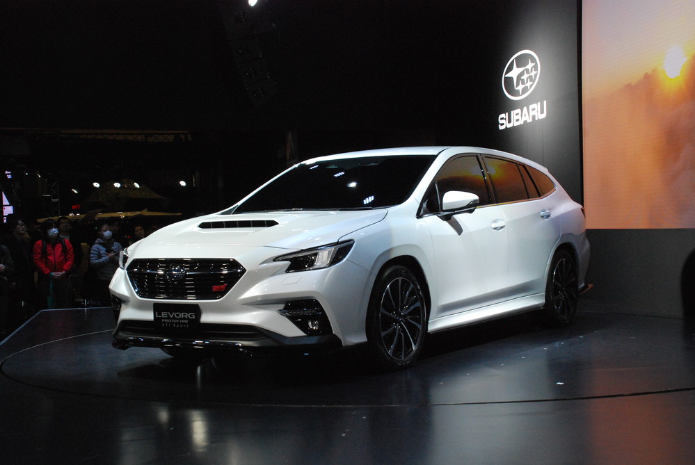 東京オートサロン、今回の目玉は？　国内外各社が出展、参加者も熱視線