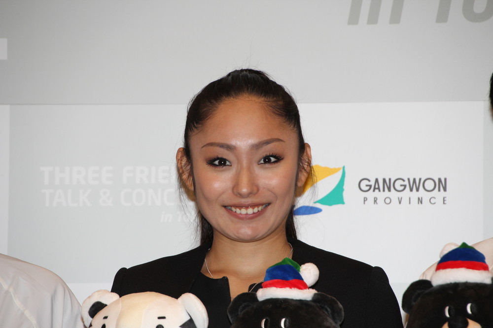 安藤美姫、鋭いキックを放つ　初めてK-1に「挑戦」