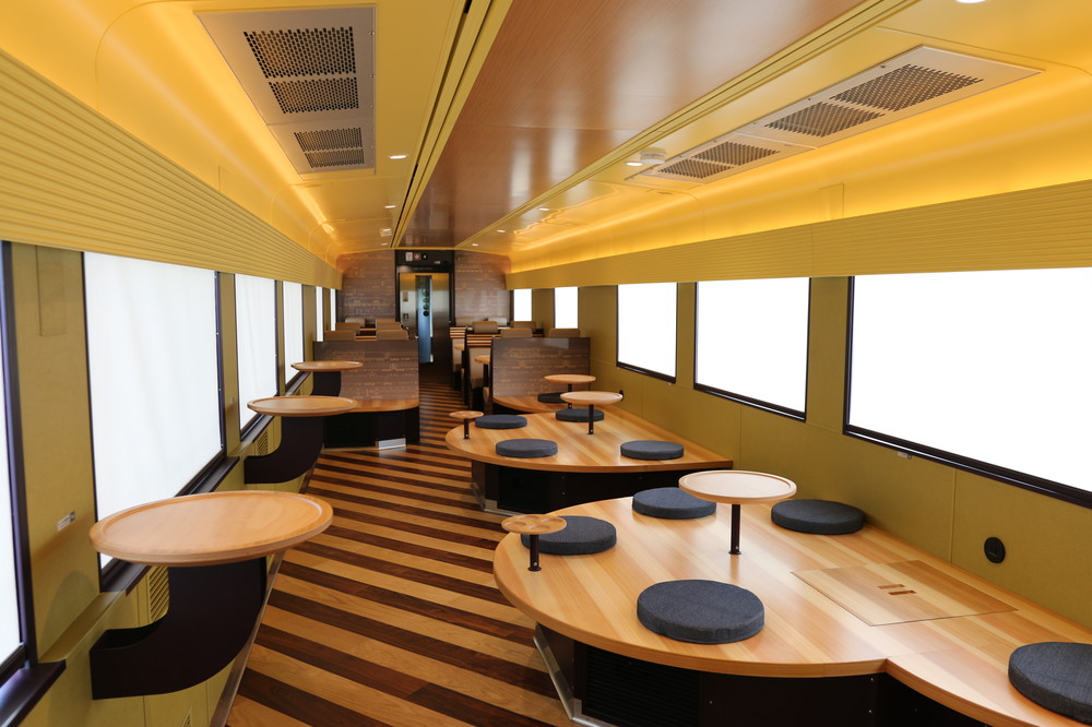 フリースペース「遊星」の車内