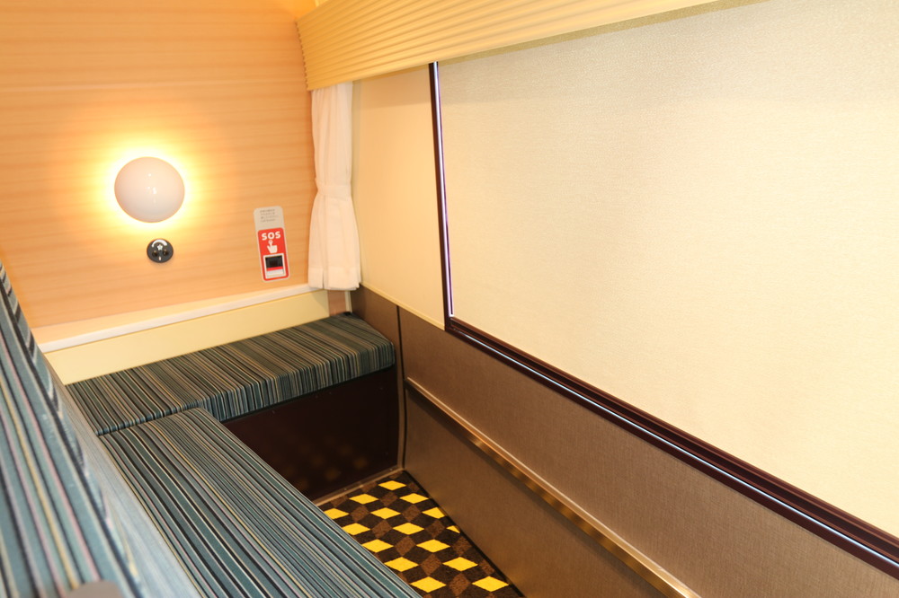 完全個室からワイドな車窓を見られるグリーン個室「プレミアルーム」