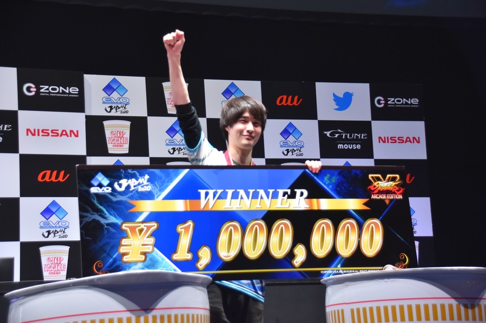 さくらを使い「EVO JAPAN 2020」で優勝したナウマン選手
