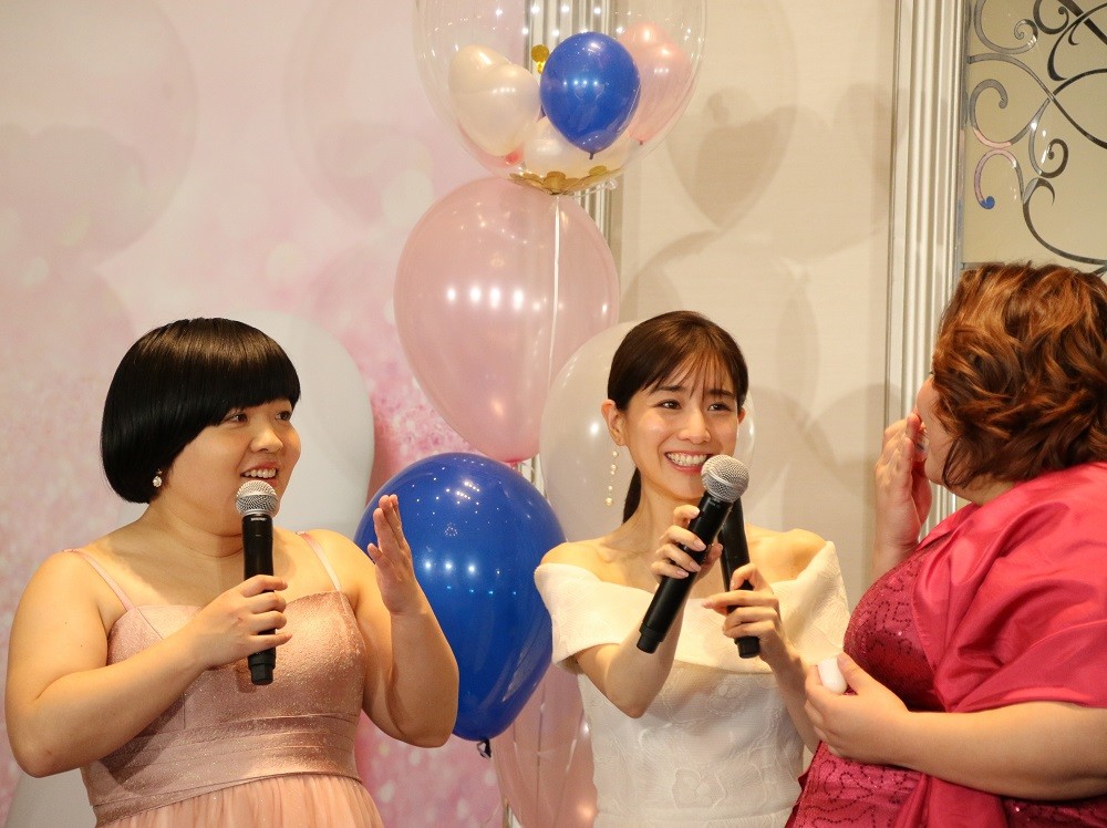イベントに登場したオカリナさん（左）、田中みな実さん（中央）、ゆいPさん（右）