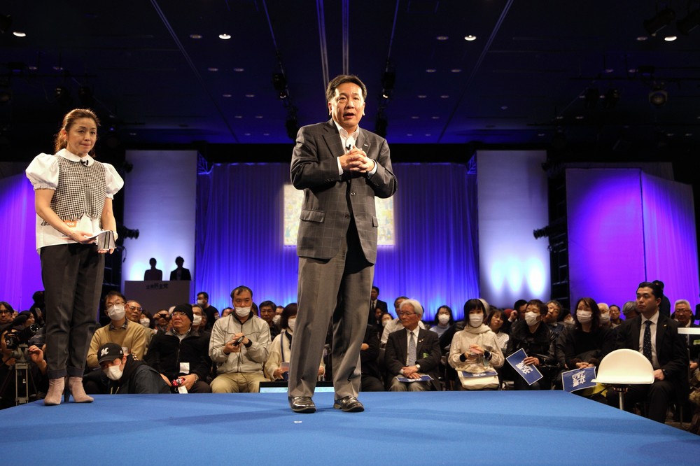 党大会にあたる「立憲フェス」で対話集会に臨んだ枝野幸男代表。参加者からは消費税に関する質問も出た