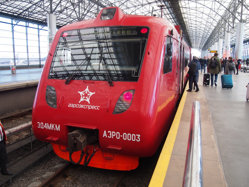 モスクワの各国際空港と都心を結ぶ「アエロエクスプレス」ではレシート式のQRコード式乗車券が導入されている