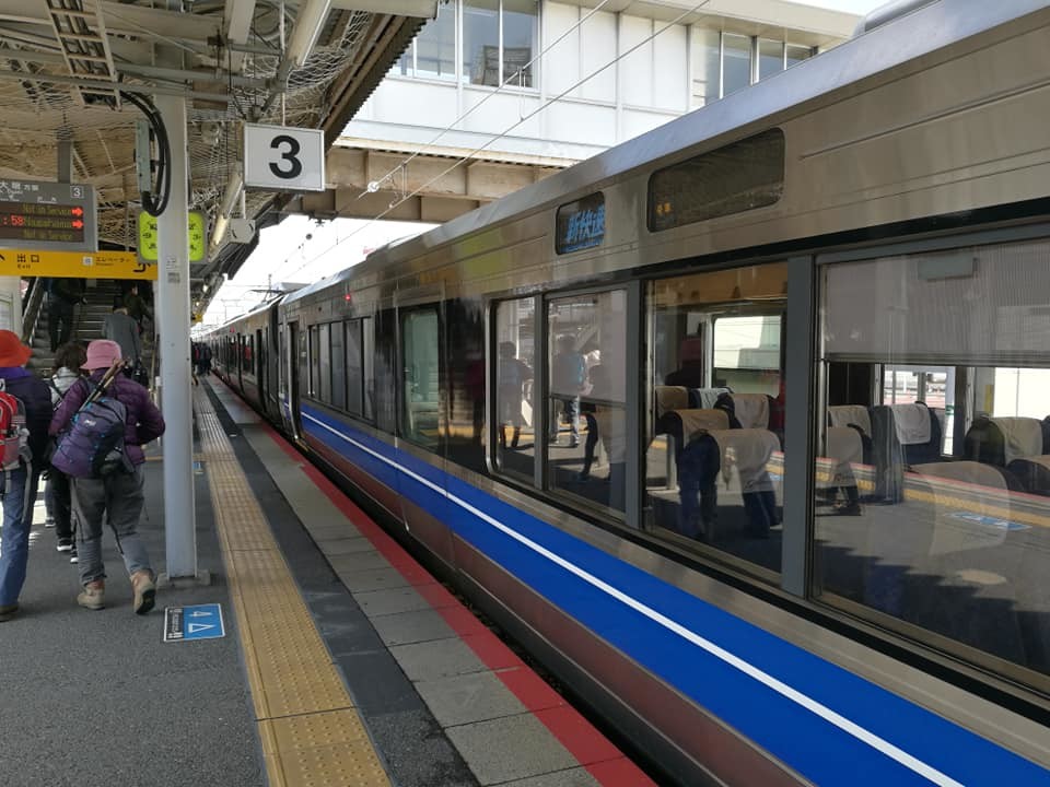 満員電車への心配強まる中...　有料座席車両のメリット再考