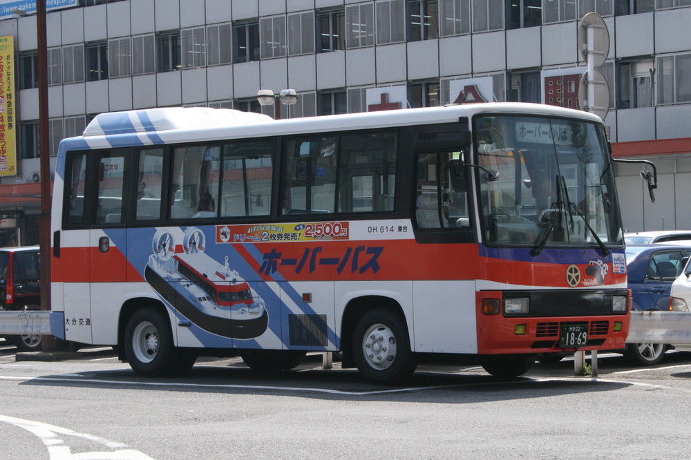 大分市内の発着場と大分駅の間にはシャトルバスが運行されていた（2007年撮影）
