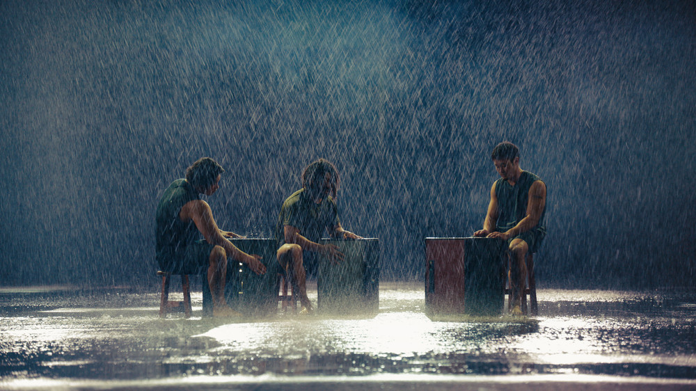 ラグビー稲垣「内心は笑顔」　雨の中でリズムを刻む「宅配ボックス」新CM