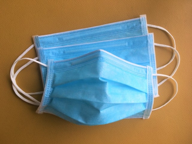 マスク「値上がり」を叩く前に　苦闘する卸業者、原料費「何十倍」も薄利で輸入...世界中で「奪い合い」が