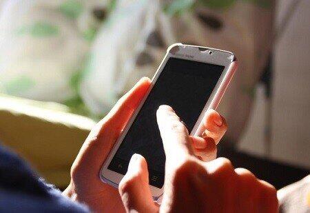 緊急事態の関東で連夜の緊急地震速報　アラーム音に不安、ネットで「人工地震」がトレンド入りも