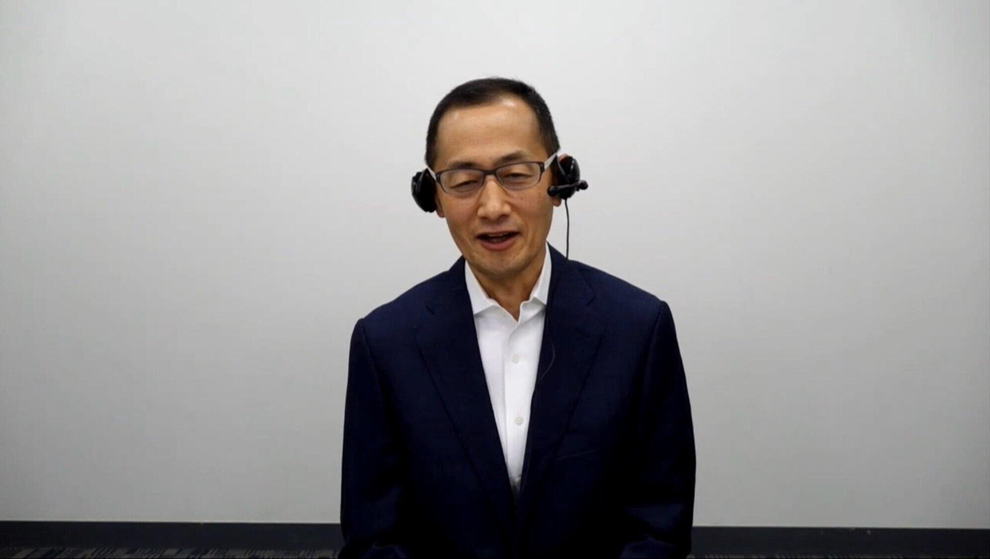 安倍晋三首相に質問するノーベル医学生理学賞受賞者で京都大iPS細胞研究所の山中伸弥教授（「安倍首相に質問！みんなが聞きたい新型コロナ対応に答える生放送」／主催：niconico・Yahoo! JAPAN）