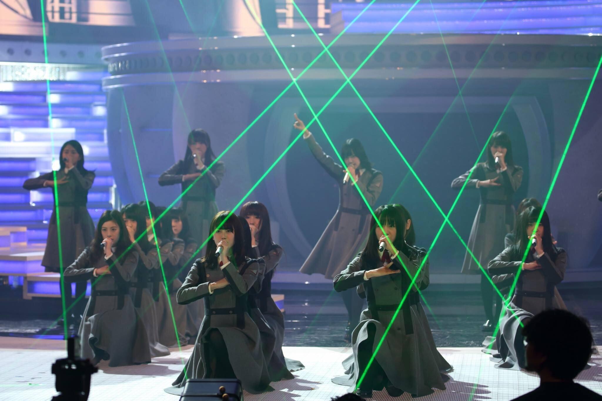 2016年NHK紅白歌合戦で「サイレントマジョリティ―」を披露した時の欅坂46のパフォーマンス

