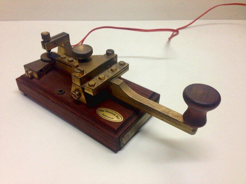 モールス信号で楽曲中に「隠しメッセージ」　「光復香港」めぐり辞任・謝罪騒動