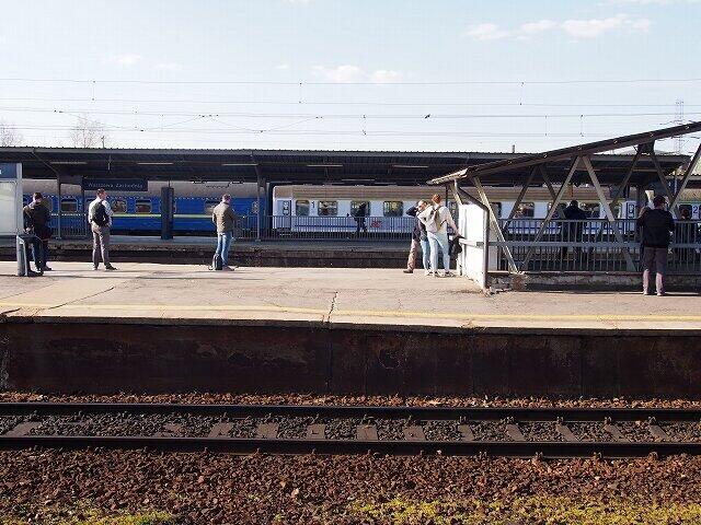 ワルシャワ西駅で発車を待つキエフ行き夜行列車