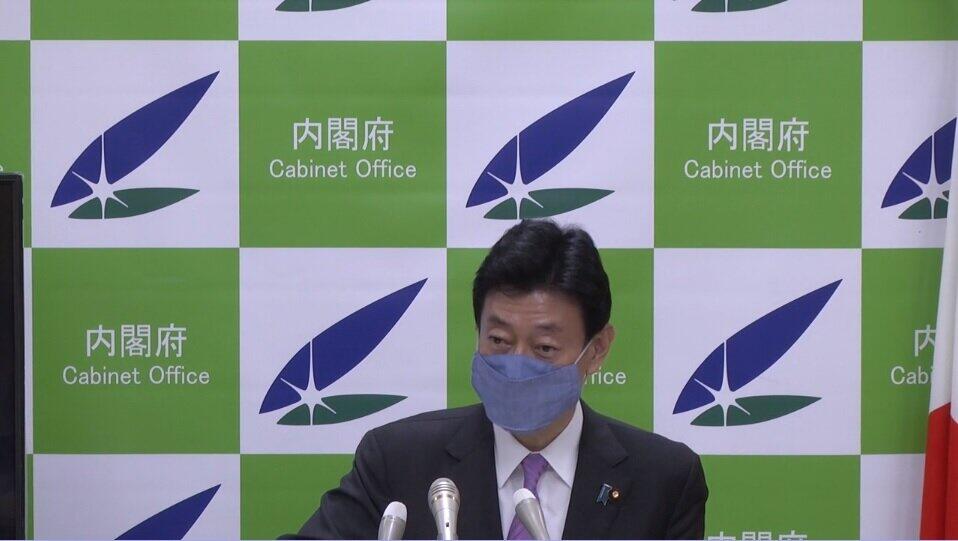 松本さんが「飛び出す絵本」と評した西村担当相のマスク姿（政府インターネットテレビより）