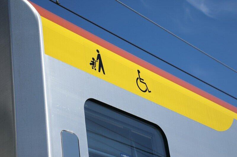 フリースペースの上にはピクトグラムを配置。外から見ても分かるようにした
