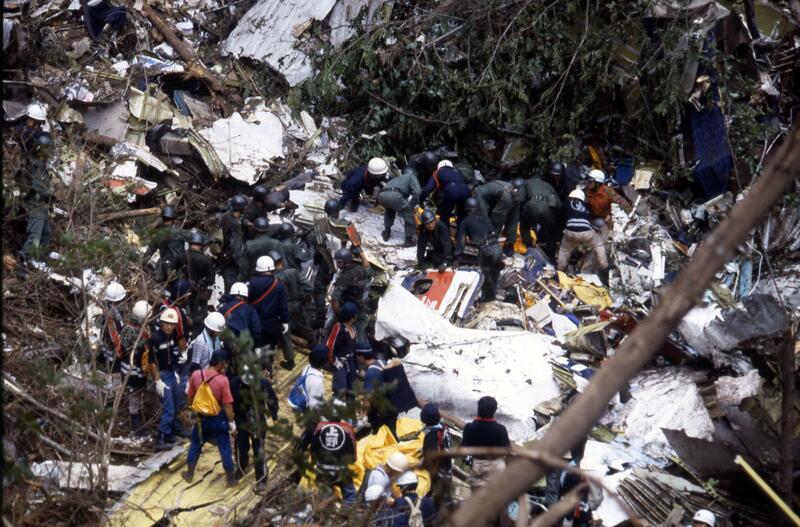 1985年8月12日に起きた日航ジャンボ機事故は、単独機の事故としては世界で最も多い520人が犠牲になった。2日後の8月14日には、日本航空（JAL）の高木養根（やすもと）社長が辞意を表明した（写真：Fujifotos/アフロ）