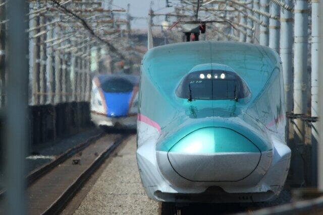 JR東日本の新幹線は「えきねっと」経由の事前予約で所定の条件を満たせば半額に