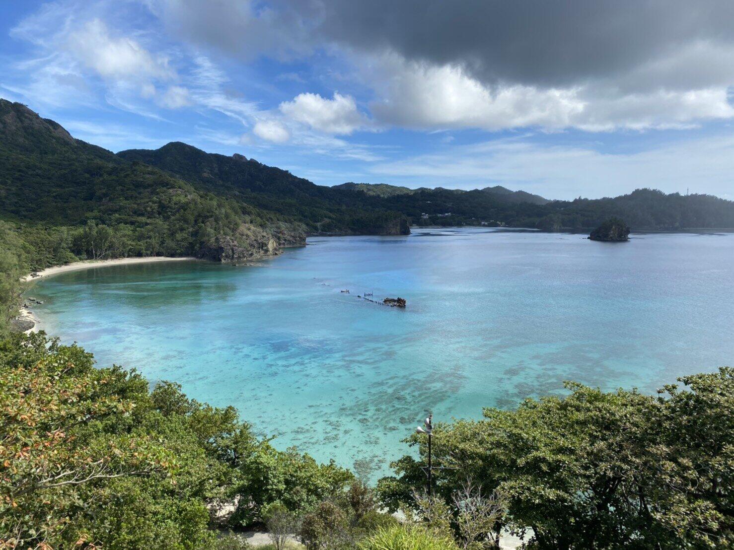 小笠原・父島の海岸（2020年8月、小笠原村観光協会提供）