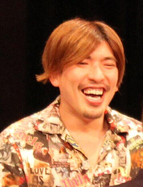 芸人、声優の間でも「男性の日傘」注目　EXITりんたろー「学校で使用していいってなればさしやすくなるなぁ」