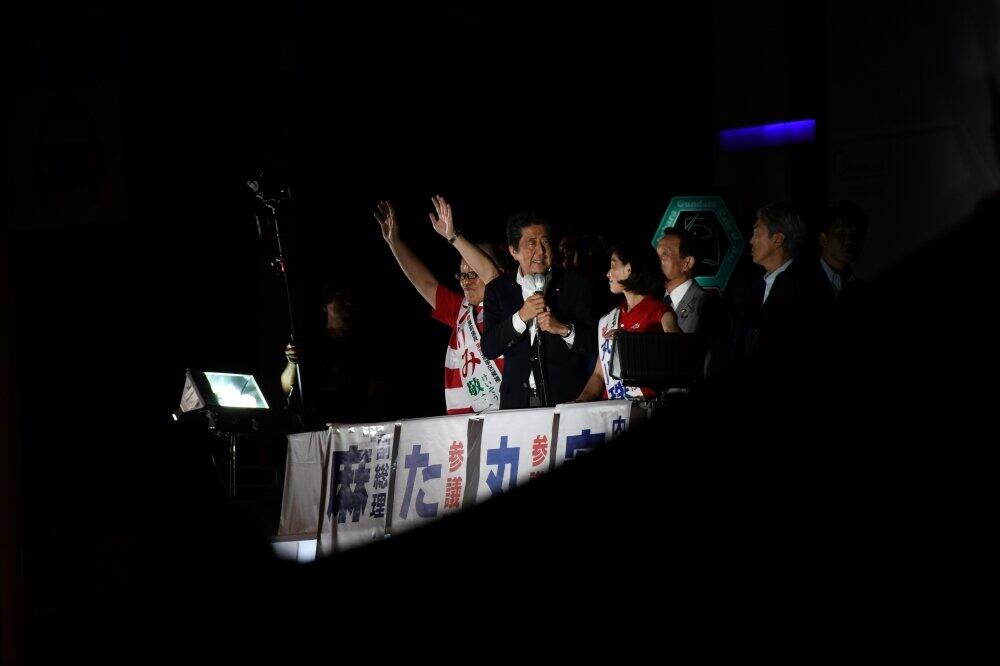 2019年7月、演説に立つ安倍首相