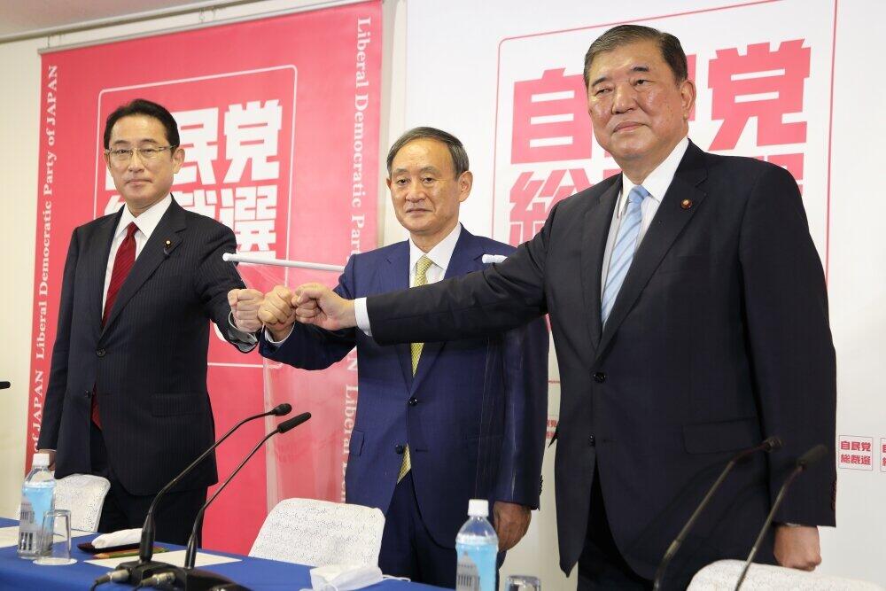 自民党総裁選で共同記者会見に臨む菅義偉・官房長官ら（2020年9月8日、東京都千代田区）