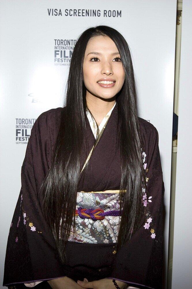 死去の芦名星さん、きょう発売「週プレ」でグラビア披露したばかり　仕事への意欲語るインタビューも