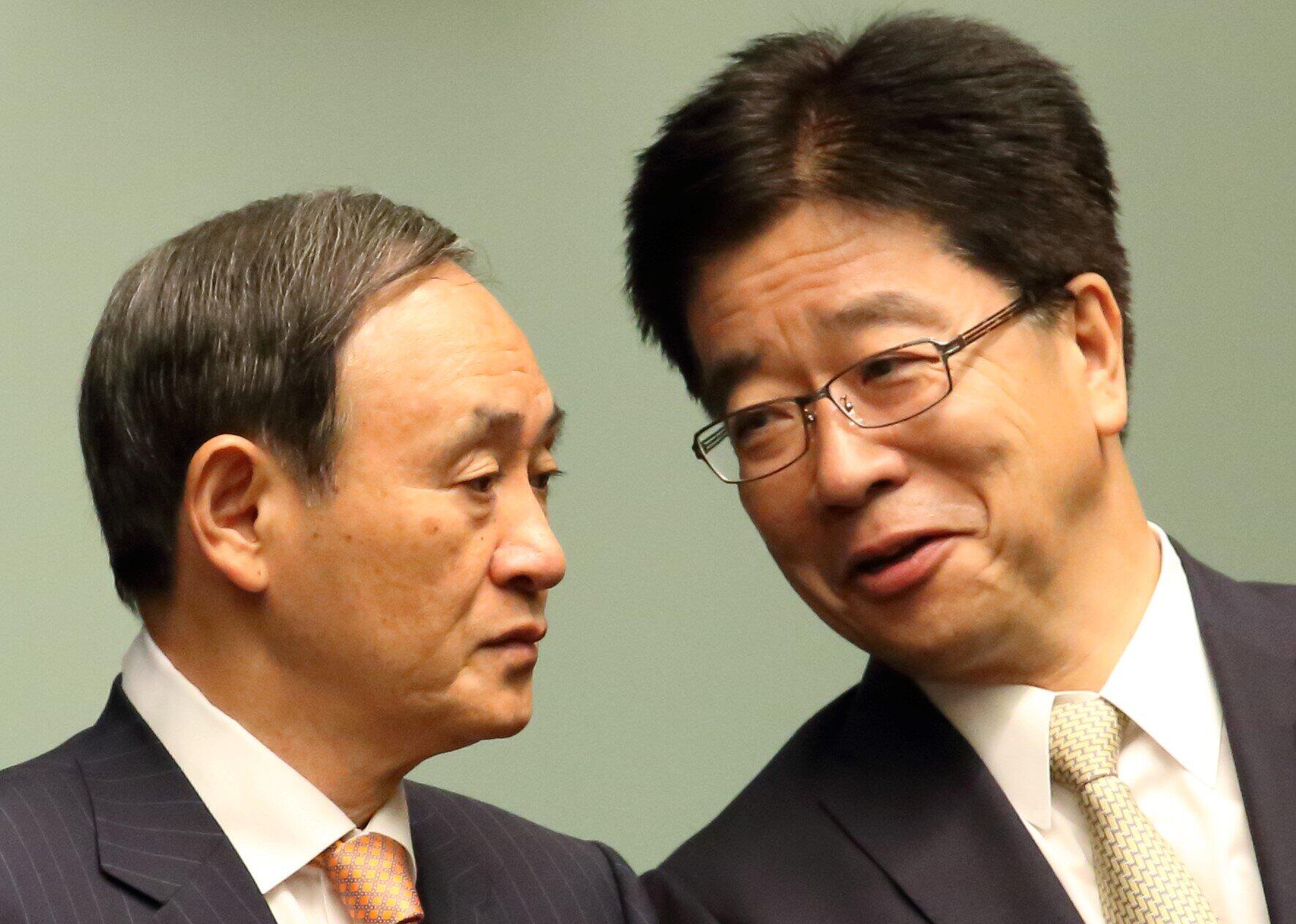 官房長官に起用されることが決まった加藤勝信氏は、副長官として菅氏の下で働いた経験がある（2015年）
