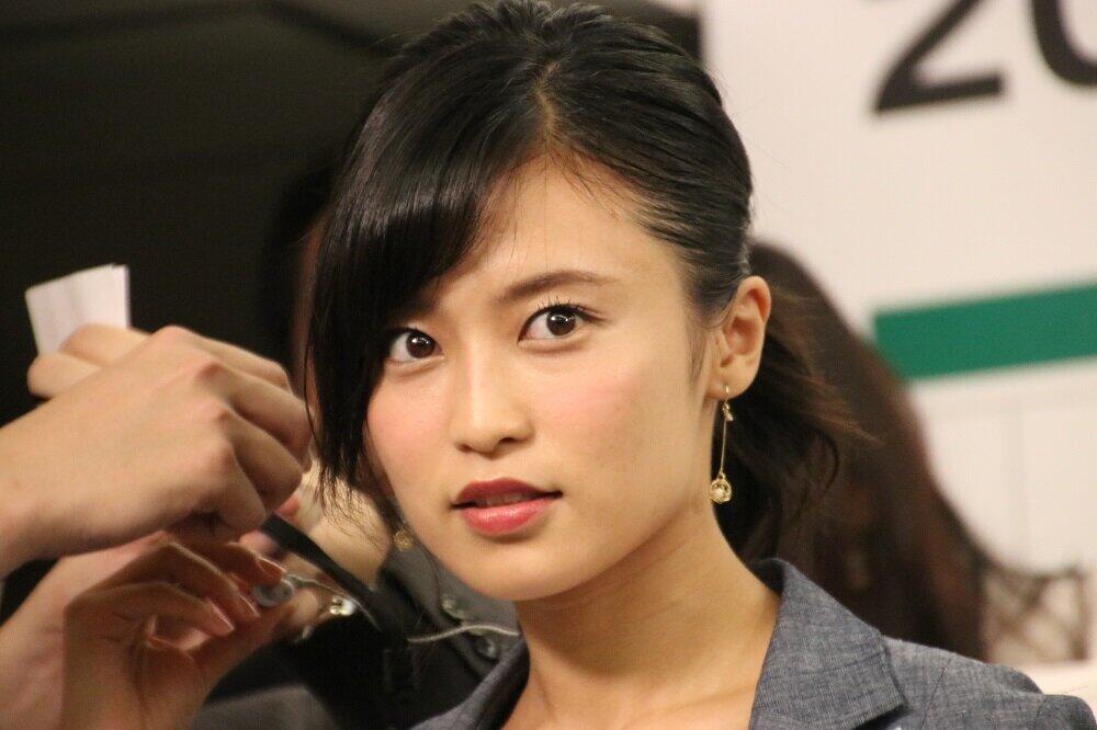 小島瑠璃子「うわあ、もう無理！」と悶絶　因縁・筋トレとの遭遇で痛めつけられる