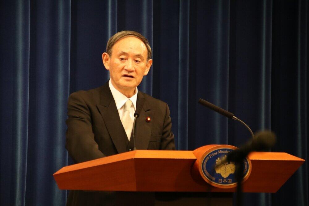 菅首相「バイデン祝福」にかみつく人たち　「まだ決まってない」「裁判を見極めて」などと主張が