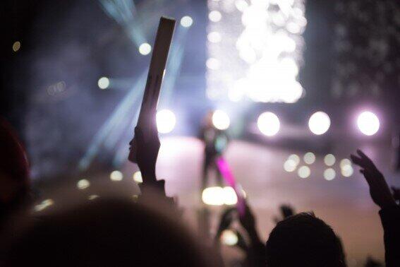 あのアミューズ、エイベックスも...　改めて浮き彫りになる「コロナ禍」エンタメビジネスへの大打撃