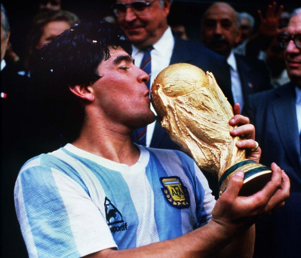 1986年のFIFAワールドカップで優勝した元アルゼンチン代表のディエゴ・マラドーナ氏（写真：Colorsport/アフロ）