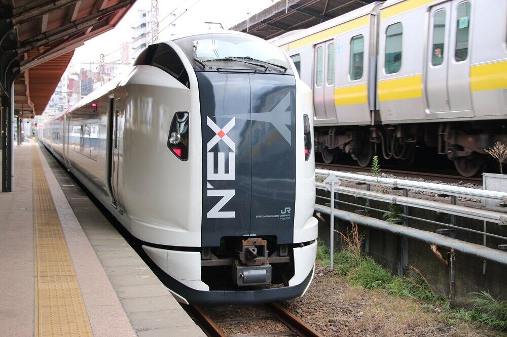 両国駅臨時ホームのE259系「成田エクスプレス」でテレワークを実験