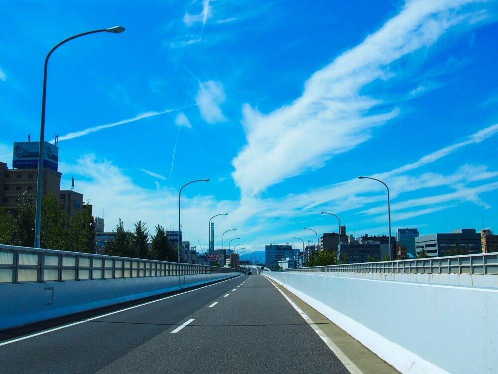 高速道路、進む「制限速度120キロ」化の動き　変化の背景に何が？