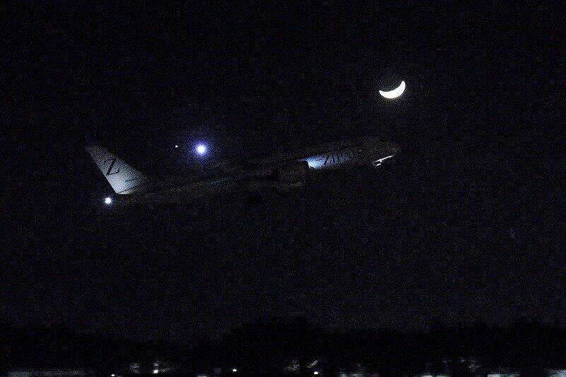 成田空港を離陸するZIPAIRのホノルル行き初便