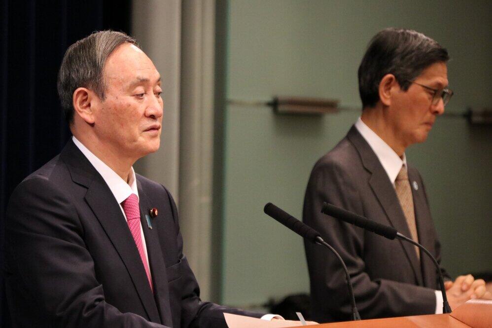 会見する菅義偉首相と尾身茂会長