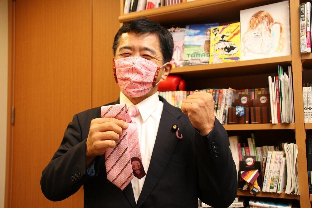 「鬼滅の刃」・竈門 禰豆子（かまどねずこ）を模したネクタイとマスクも。