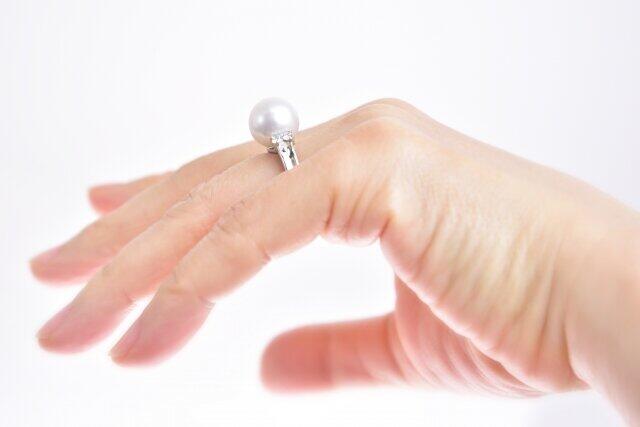 アルコール消毒に「弱い」宝石って？　コロナ禍でジュエリーを楽しむコツ、専門家に聞いた