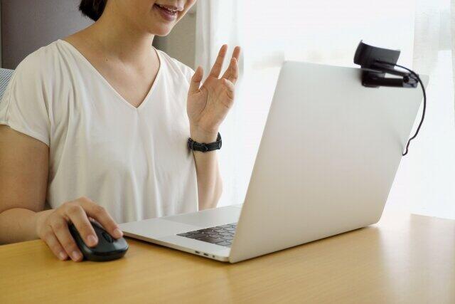 社内のZoom会議で「子供の声」を注意され...　「上司がおかしい」反響呼ぶツイート、厚労省の見解は