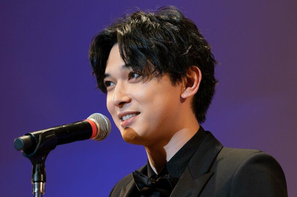 「幼少期からもう美が...」　吉沢亮の「子供時代写真」に反響