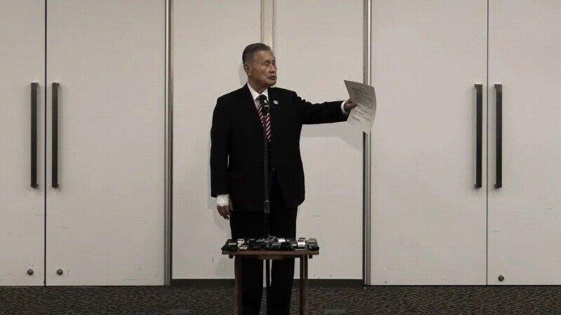 記者を指名する東京オリンピック・パラリンピック組織委員会の森喜朗会長（写真はTokyo 2020公式ライブ配信より）